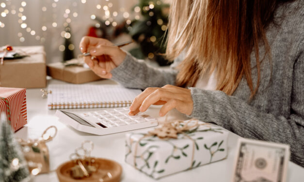 How To Manage Your Money During the Holidays